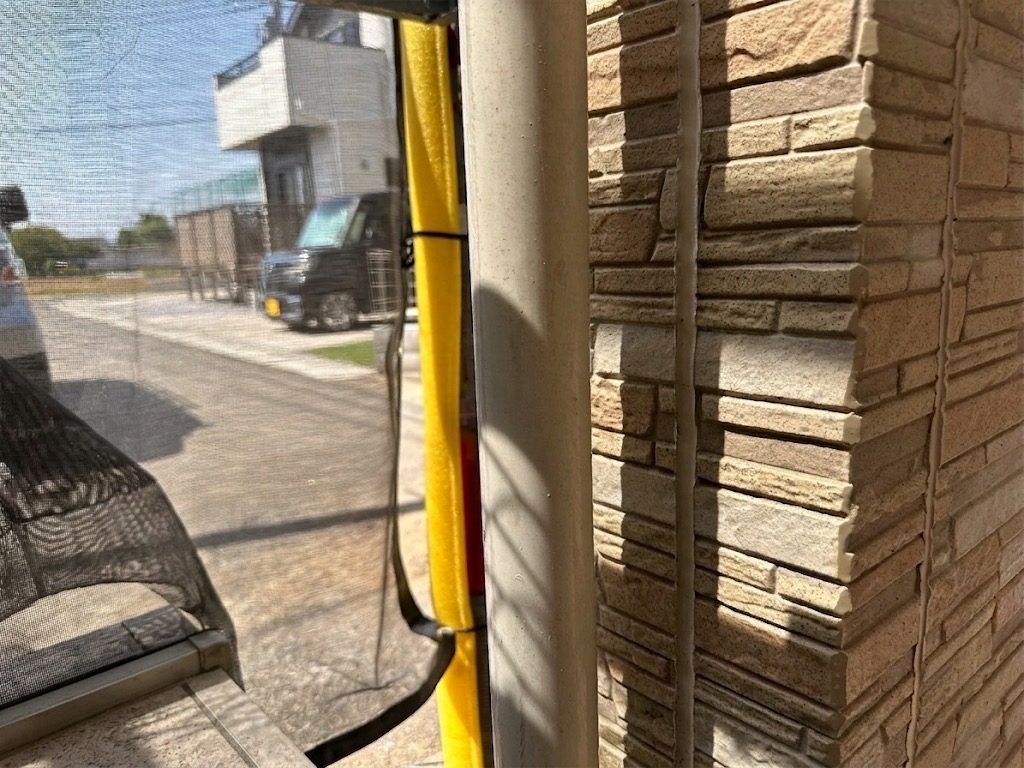 外壁塗装｜狭小地の配管まわり施工A
