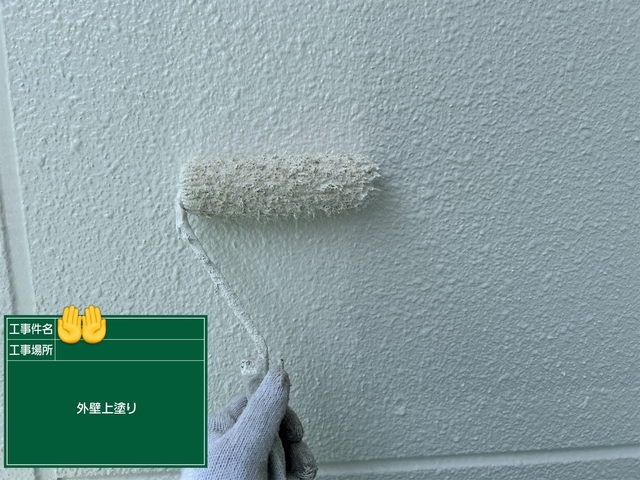 外壁・屋根塗装｜オレンジ色サイディング邸（ターコイズ×ホワイト仕上げ）｜上塗り・付帯部